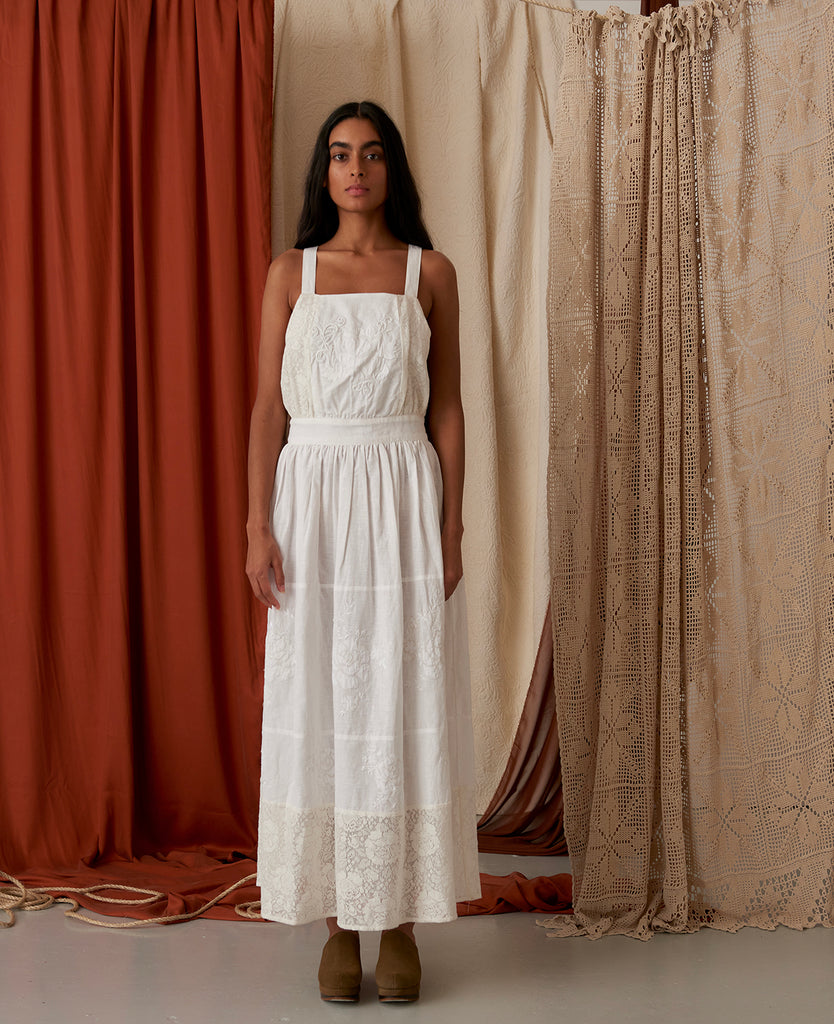 lace apron dress Lace Trim Vintage Linen Apron Dress
